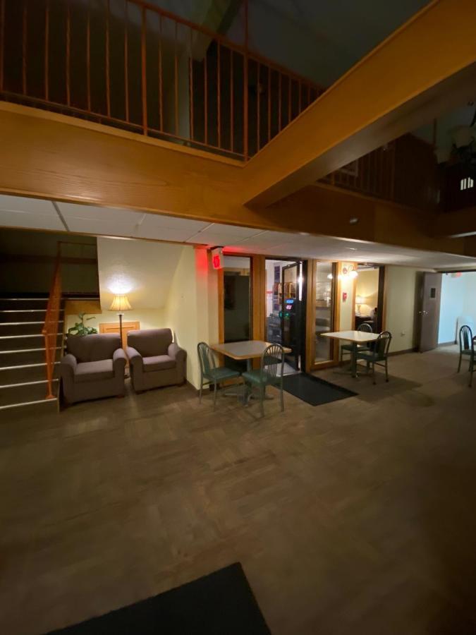 Bison Plains Lodge Moorhead Екстер'єр фото