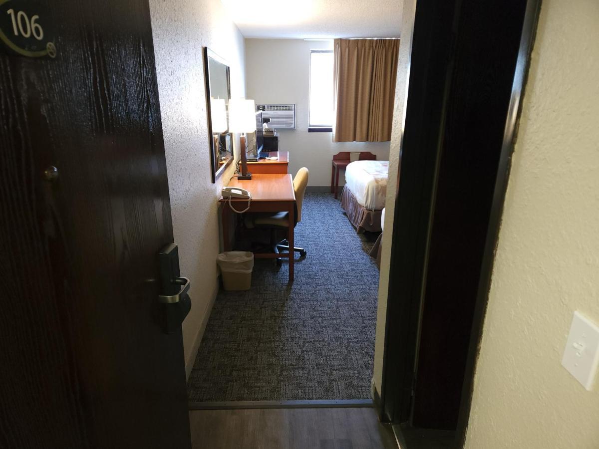 Bison Plains Lodge Moorhead Екстер'єр фото