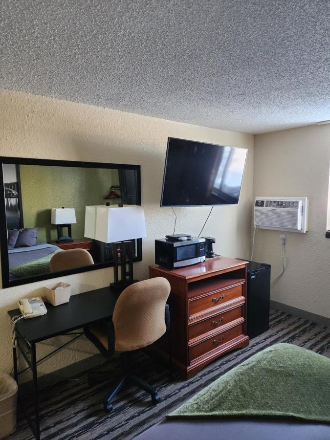 Bison Plains Lodge Moorhead Екстер'єр фото