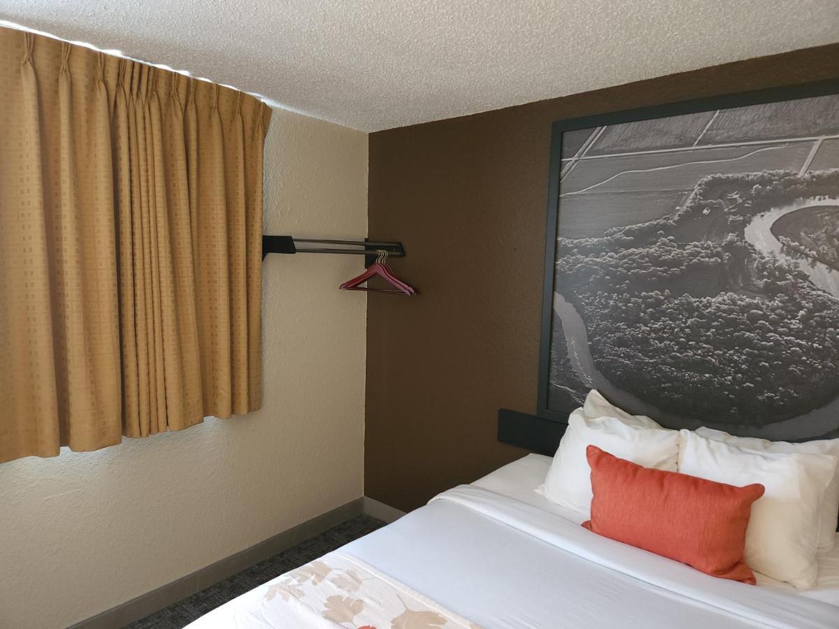 Bison Plains Lodge Moorhead Екстер'єр фото