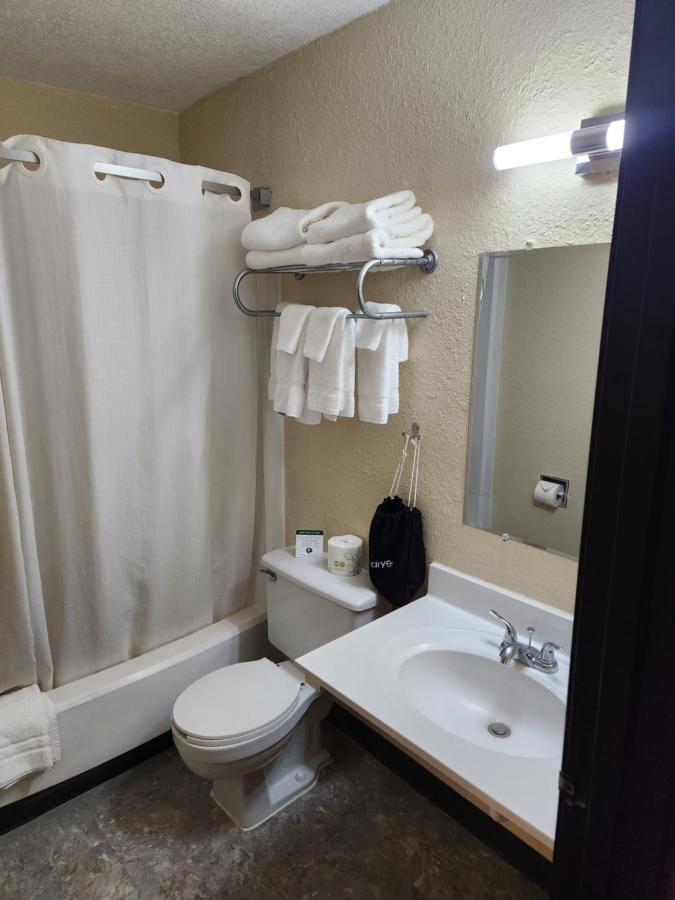 Bison Plains Lodge Moorhead Екстер'єр фото